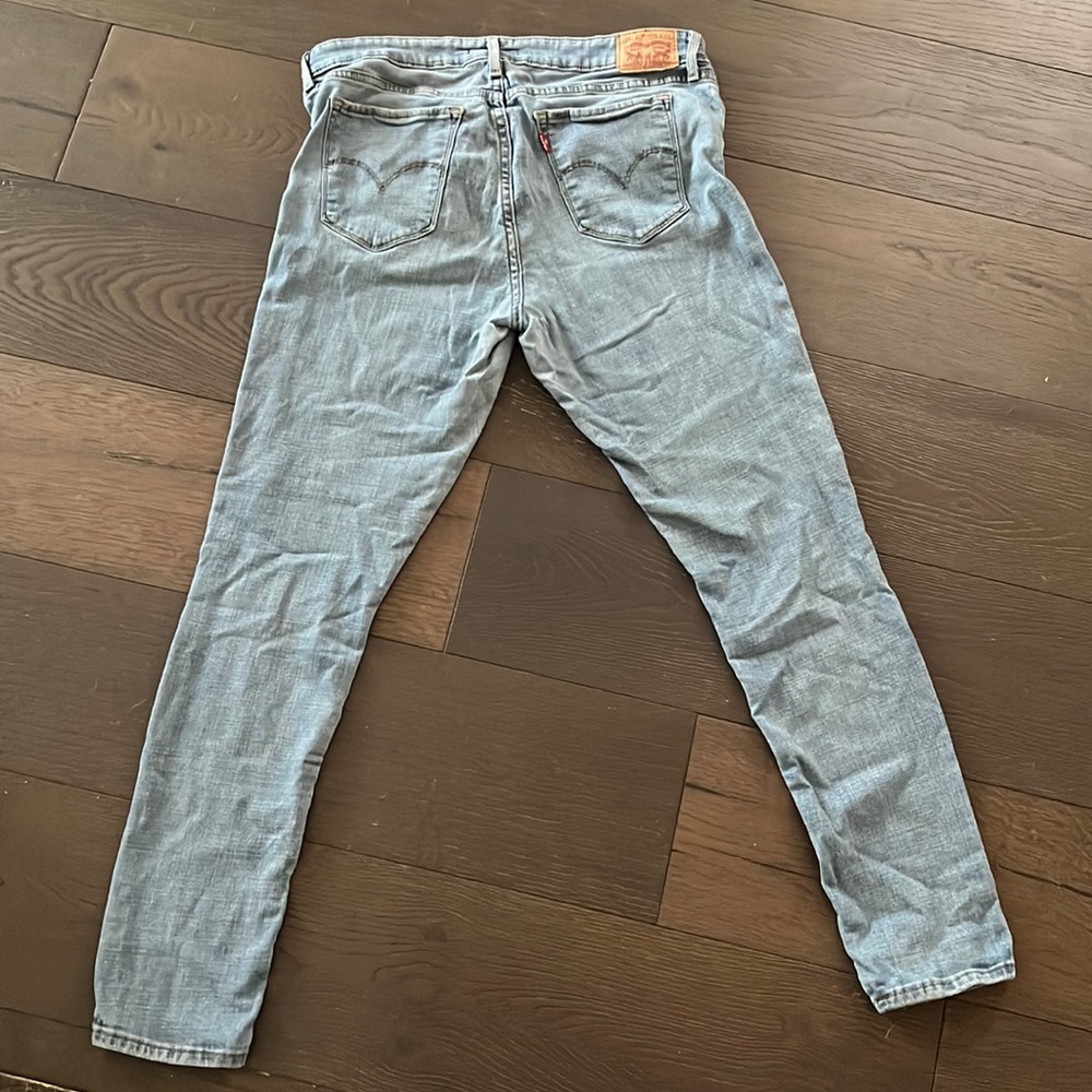 Levi’s woman’s skinny ripped jeans size 32 (711 skinny)